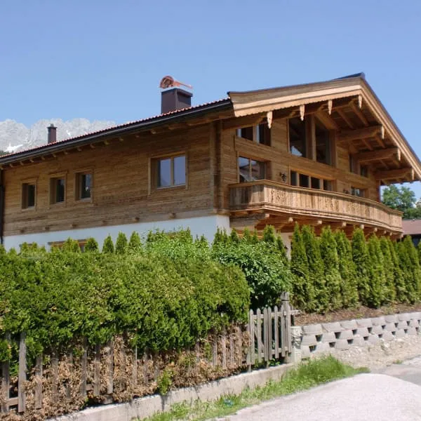 Einfamilienhaus-im-Tiroler-Altholzstil